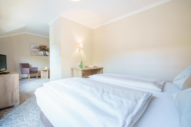 Junior Suite with Balcony image 2