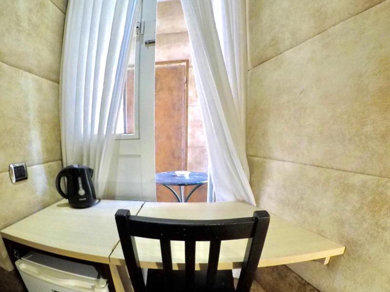 King Suite with Balcony image 3