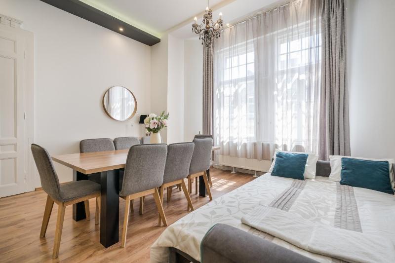 Real Apartments Zichy - image 7