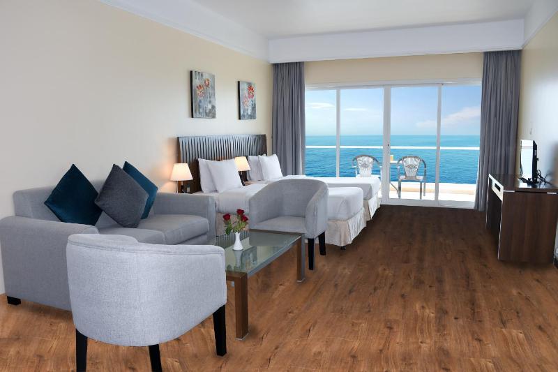 Deluxe Double Room with Sea View - Non Smoking image 4