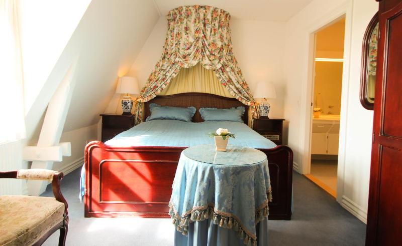 Single Room image 4