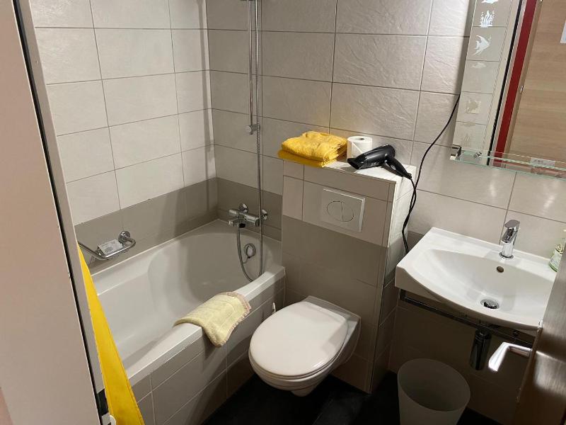 Standard Double Room image 3