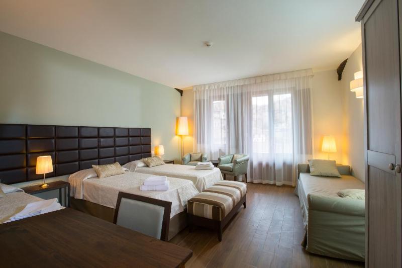 Superior Double or Twin Room with City View image 1