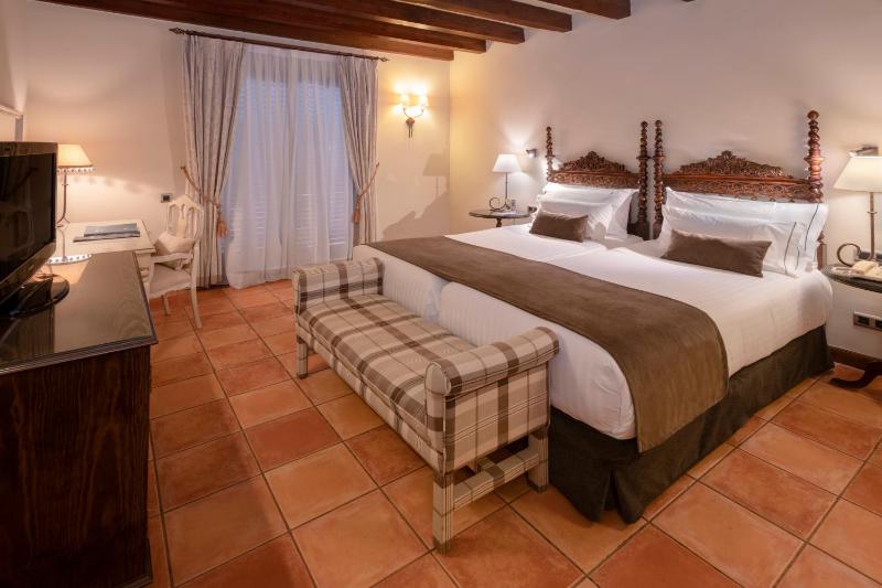 Classic Twin Room image 1