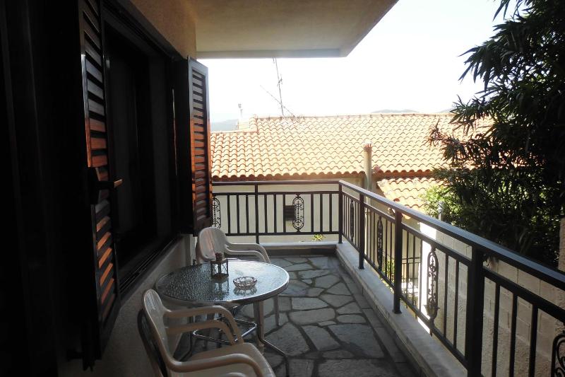 One-Bedroom Apartment image 3