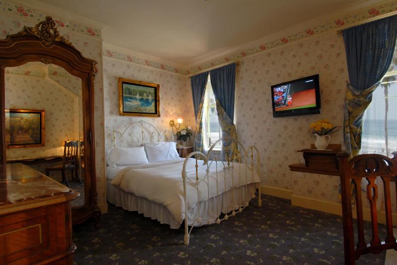 Doryman's Oceanfront Inn - image 8