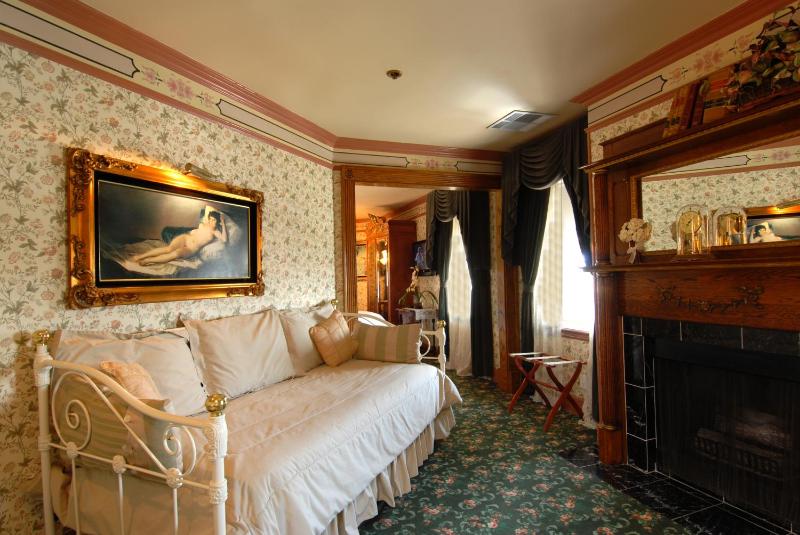 Doryman's Oceanfront Inn - image 13