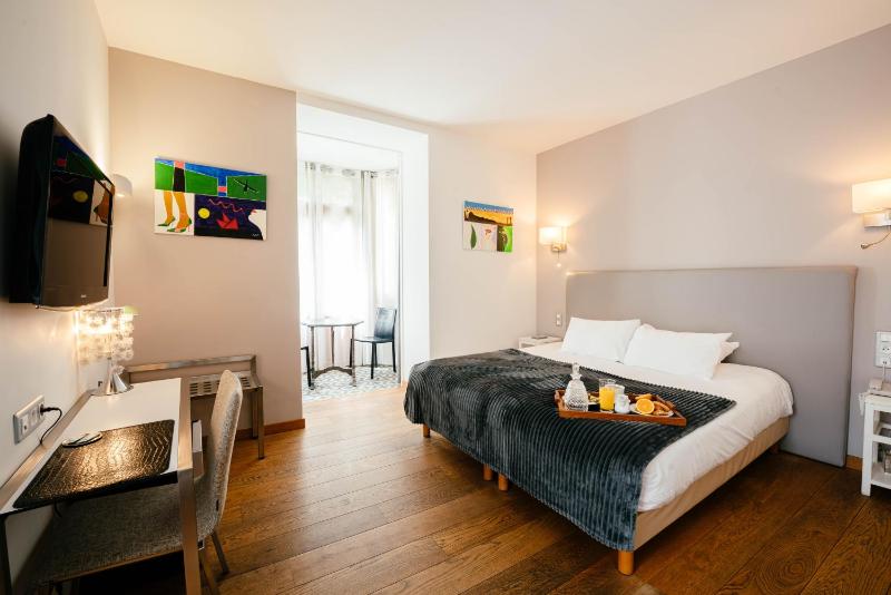 Superior Double Room image 4
