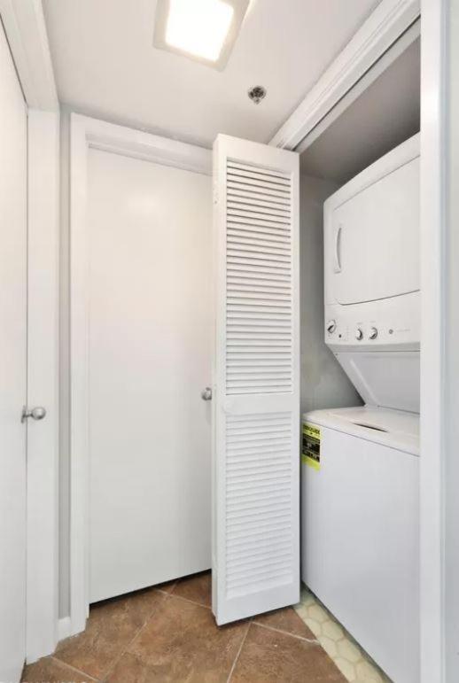 Back Bay Condo 1106 - image 2