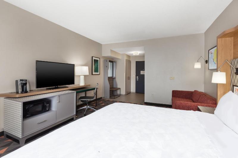 King Room - Hearing Accessible/Non-Smoking  image 1
