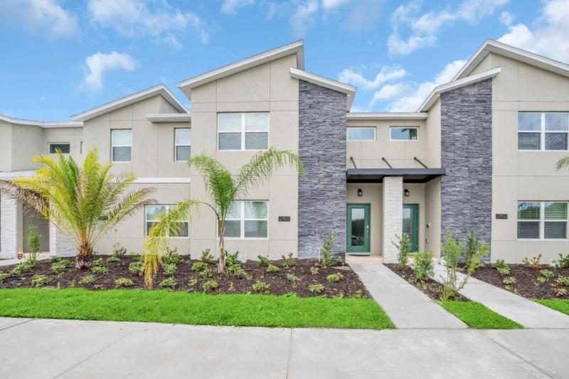 Four-Bedroom Townhouse image 1