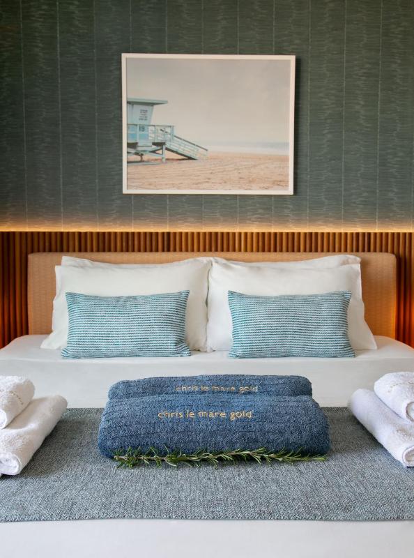 Chris Le Mare Gold Luxury Villa - image 3