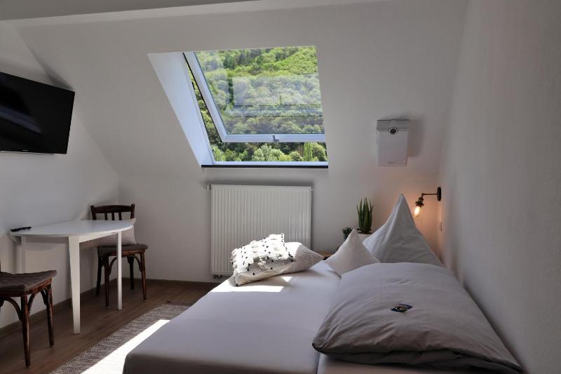 One-Bedroom Apartment image 3