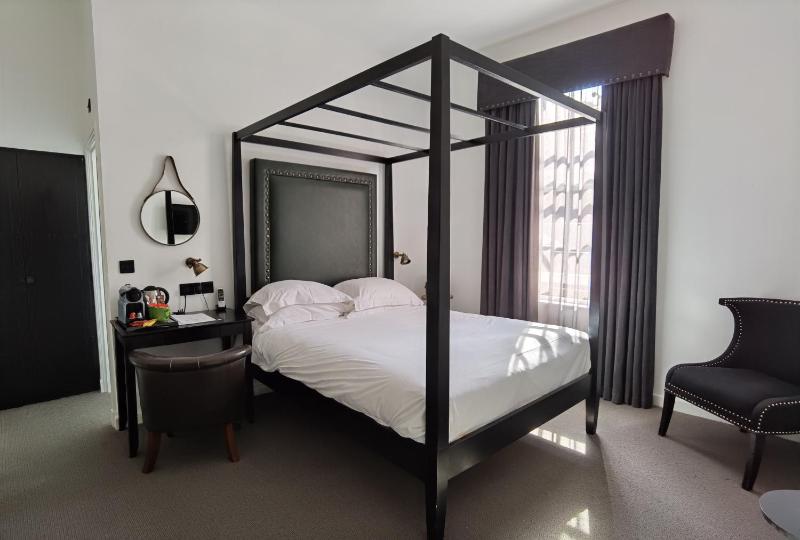 Luxury King Room with Four-Poster Bed image 2