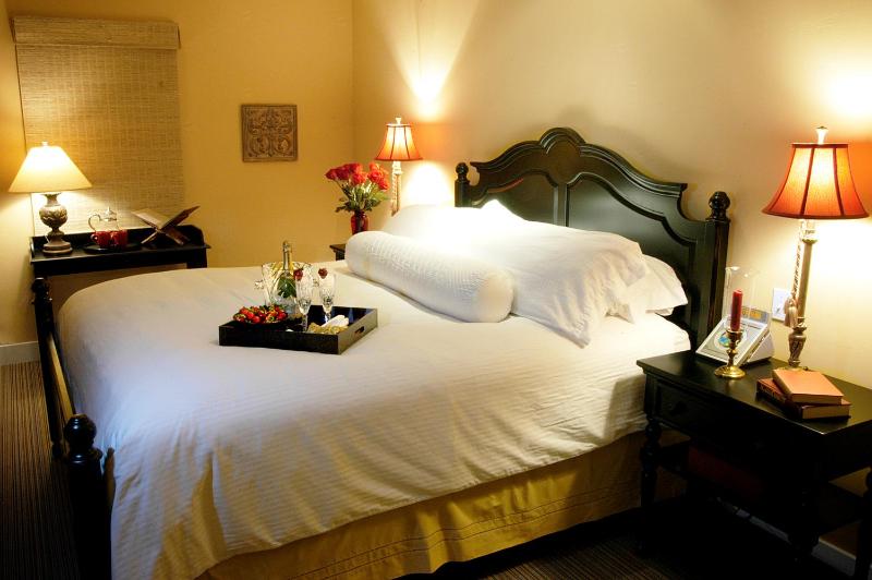 Luxury Suite 6 image 2