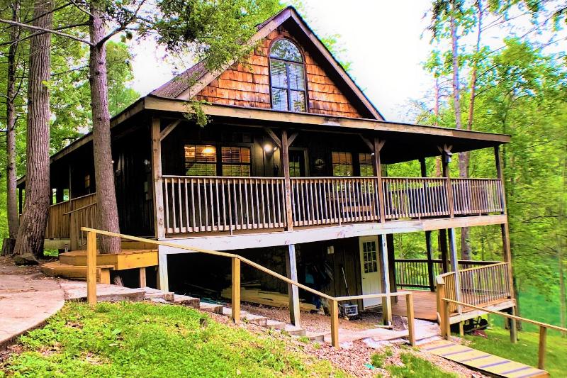 Three-Bedroom House image 1