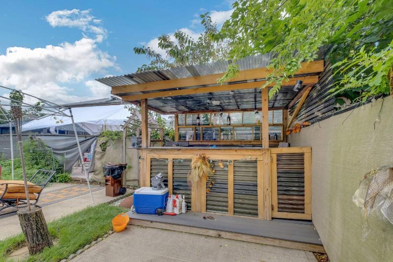 Three-Bedroom House image 3