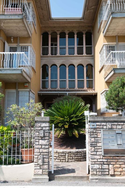 Sirmio Apartments - Narnia Stay - image 10