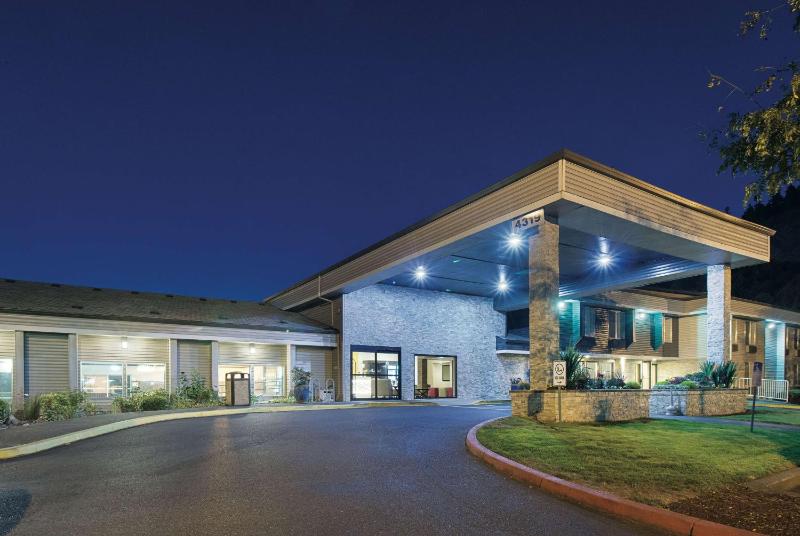 La Quinta Inn & Suites by Wyndham Portland NW - image 31