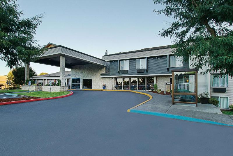 La Quinta Inn & Suites by Wyndham Portland NW - image 17