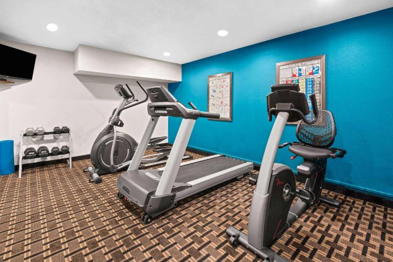 La Quinta Inn & Suites by Wyndham Portland NW - image 26