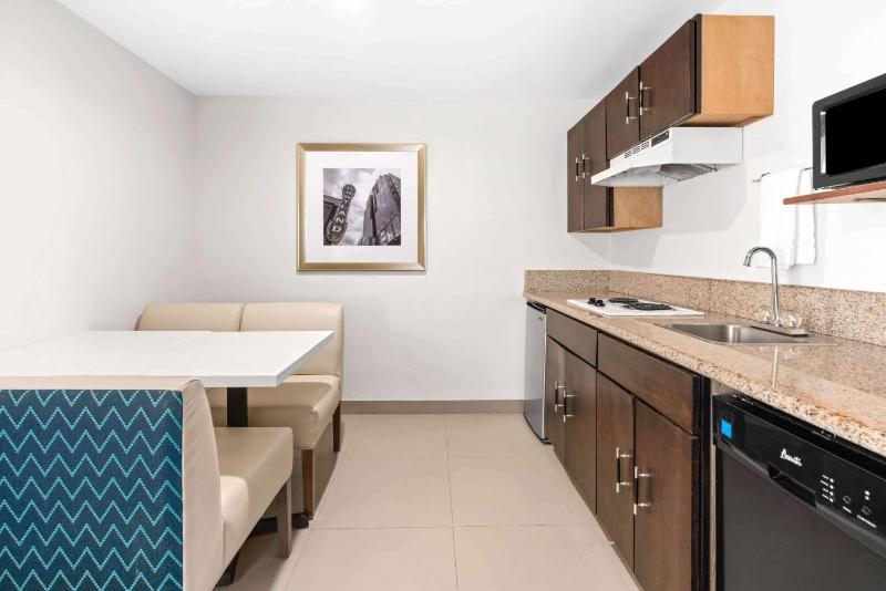 Deluxe King Suite with Kitchenette - Non-Smoking image 1