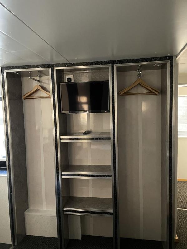 Deluxe Twin Studio image 3