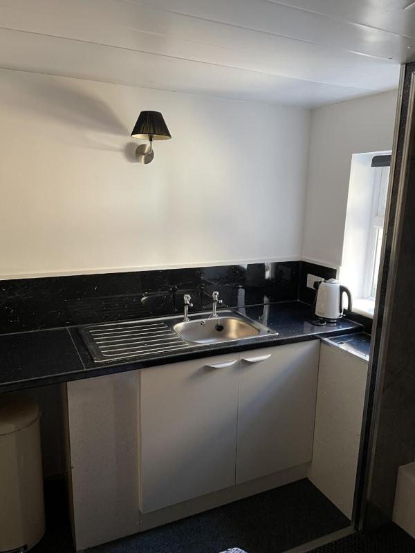 Deluxe Twin Studio image 4