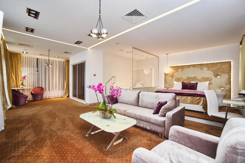 Presidential Suite with Spa Bath image 3
