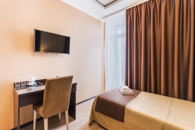Standard Twin Room image 2