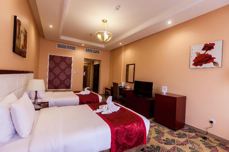 Deluxe Twin Room image 3