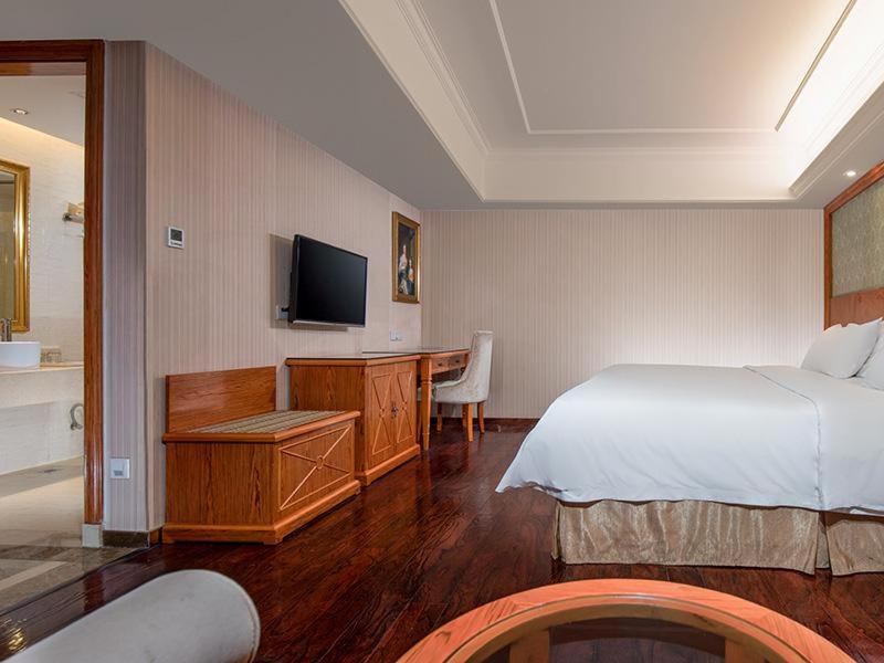 Vienna Hotel Mix City - image 1