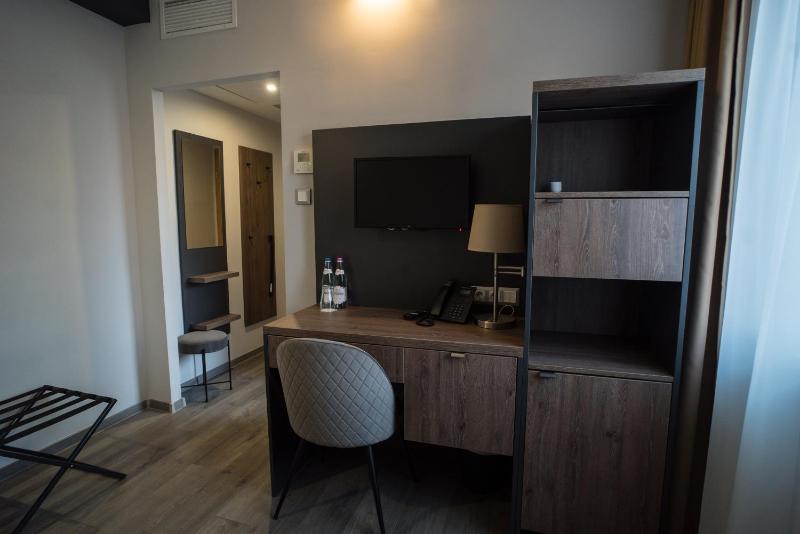 Single Room image 4