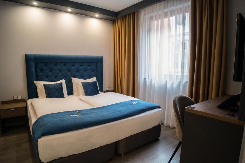 Quadruple Room image 1