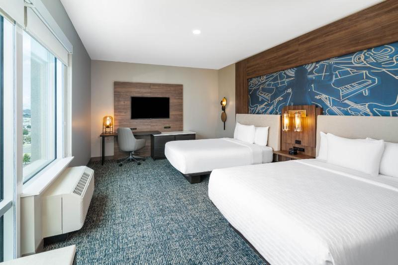 Studio Queen Suite with City View - Non-Smoking image 4