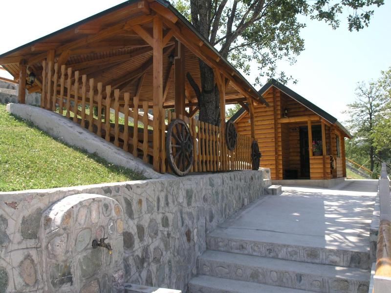 Bungalow with Mountain View image 4