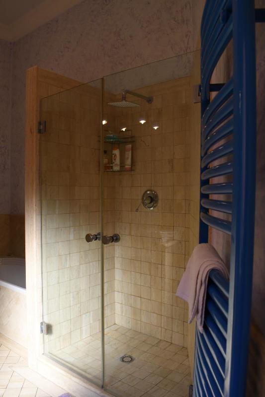 Deluxe Double Room with Balcony image 4