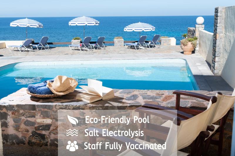 Superior One-Bedroom Sea Front Apartment image 3