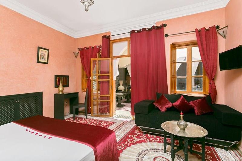Triple Room with Private Bathroom image 1
