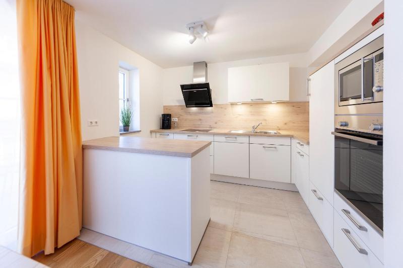 Two-Bedroom Apartment with Shower  image 1