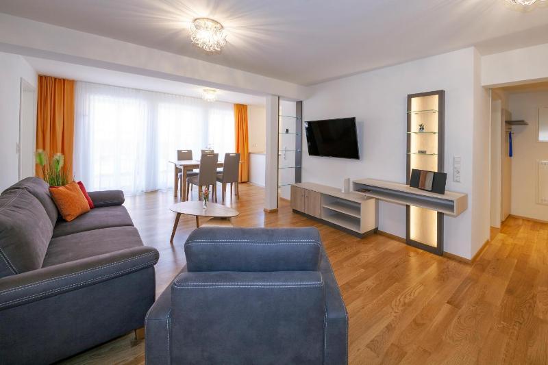 Two-Bedroom Apartment with Shower  image 3