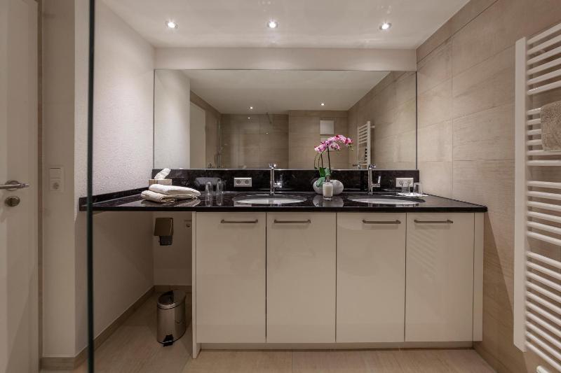 Two-Bedroom Apartment with Shower  image 2