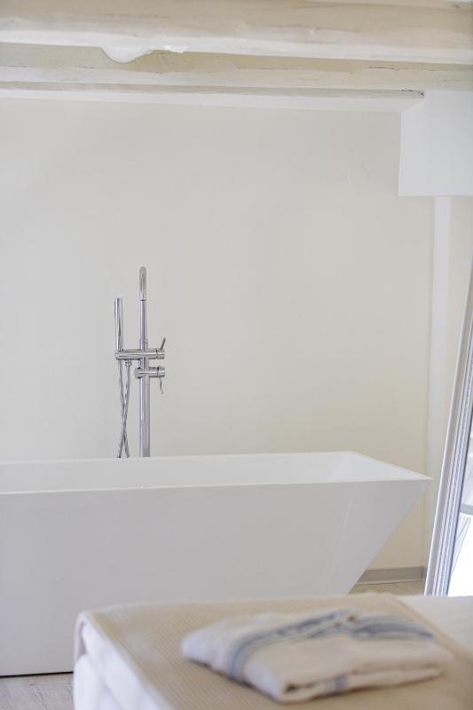 Suite with Side Sea View - Split Level image 4