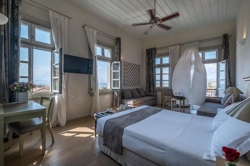 Junior Suite with Sea View image 4