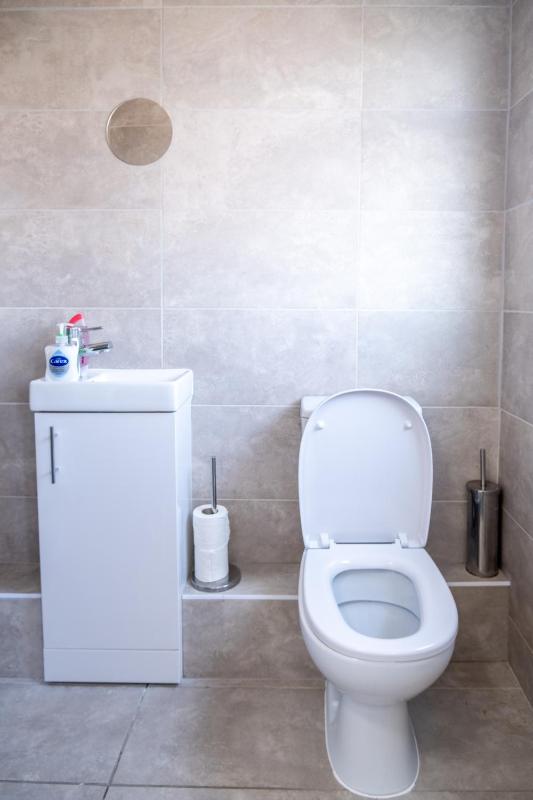 Studio Apartment image 3
