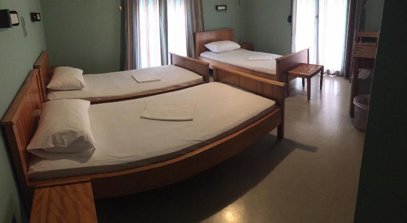 Classic Triple Room image 3
