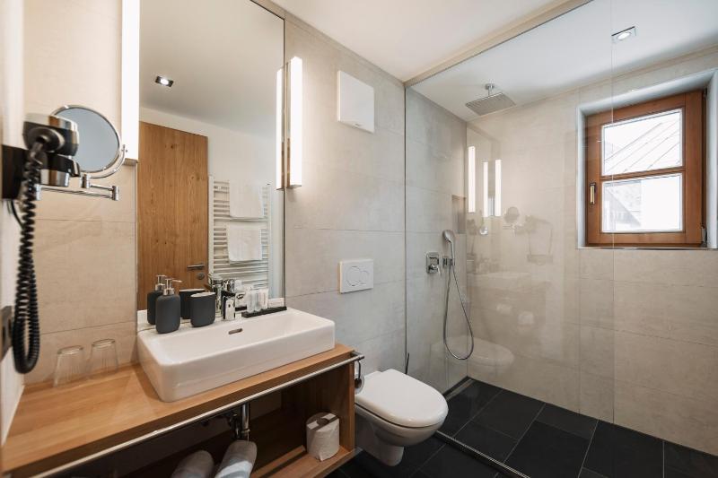 Classic Double Room with Balcony image 3