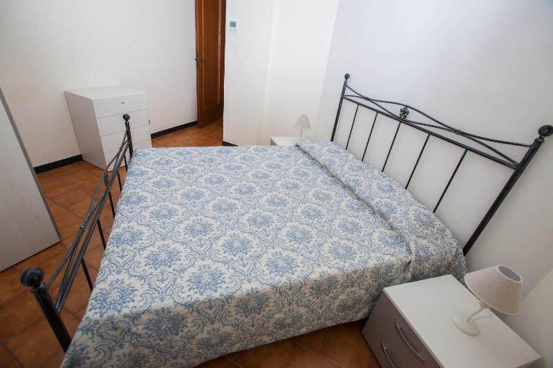 One-Bedroom Apartment image 4