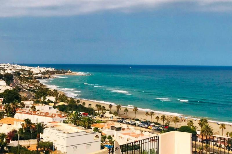 Penthouse with large terrace and roof solarium, with amazing sea views Images