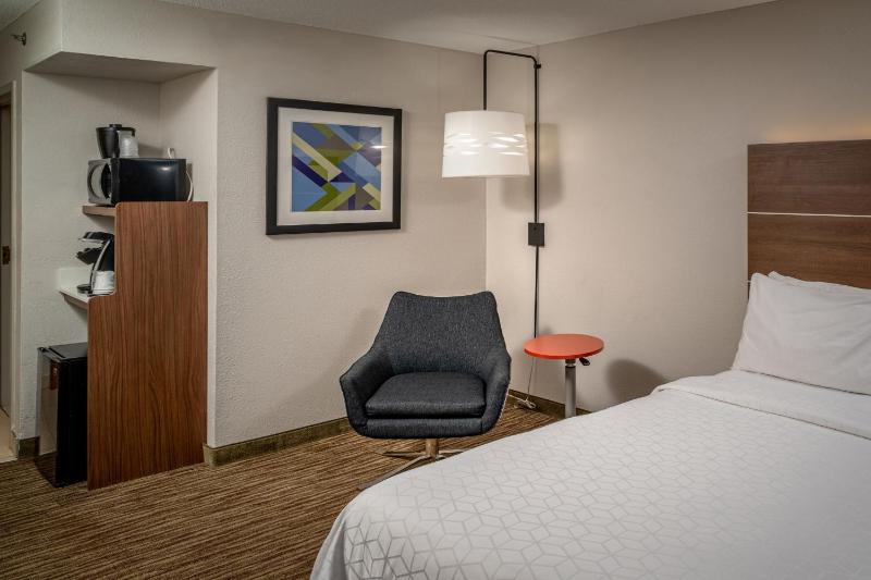 Standard Room with Two Queen Beds image 3